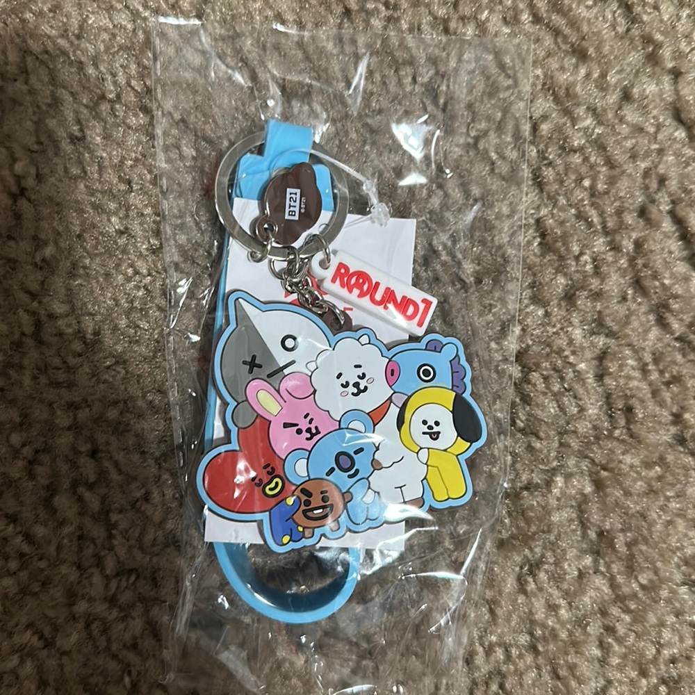 bt21 keychain round one exclusive
